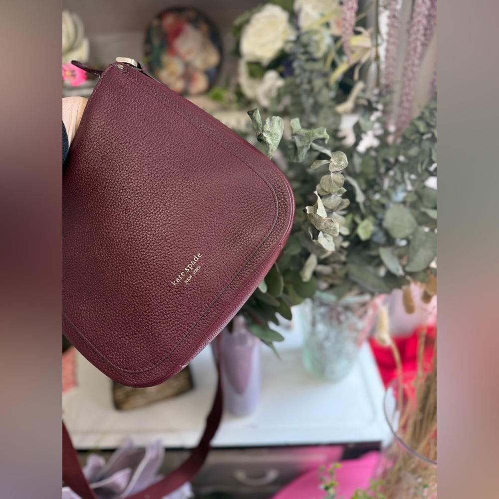 ♠️ Kate Spade Burgundy Roulette Pebbled Leather Medium Messenger Bag - Picture 10 of 14